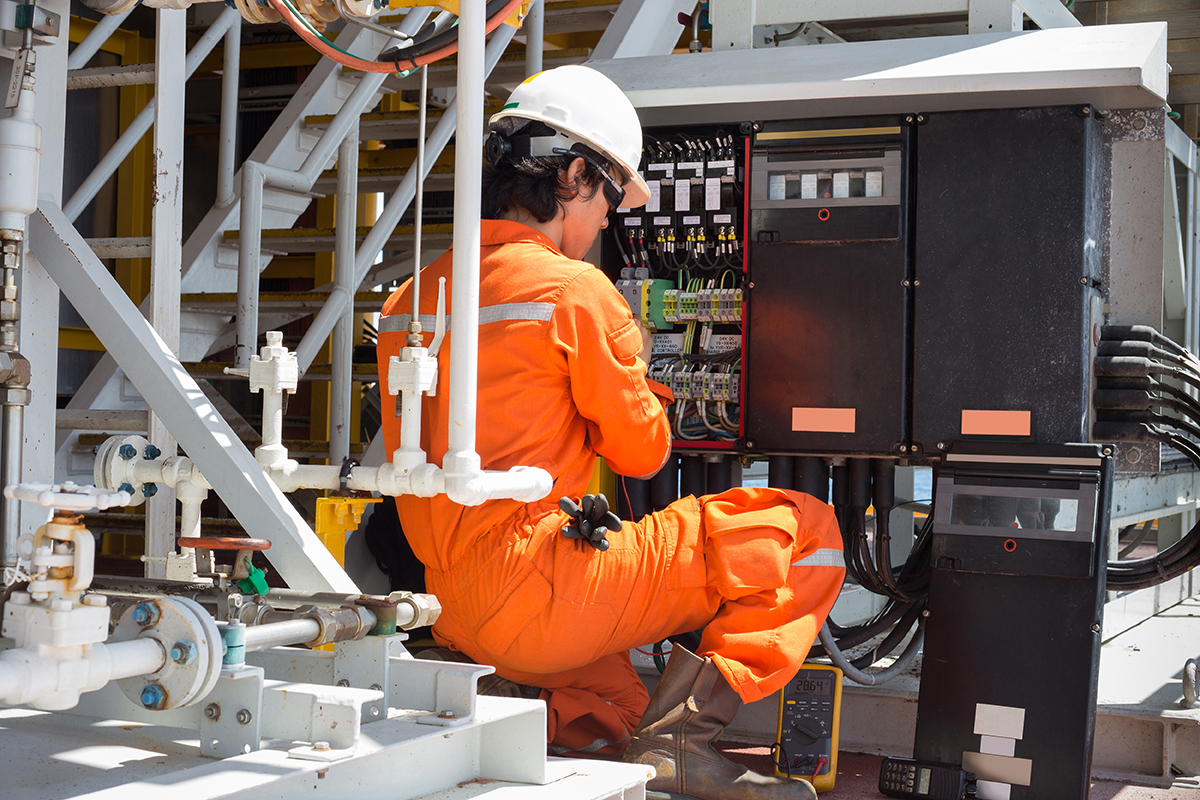 commercial electrician